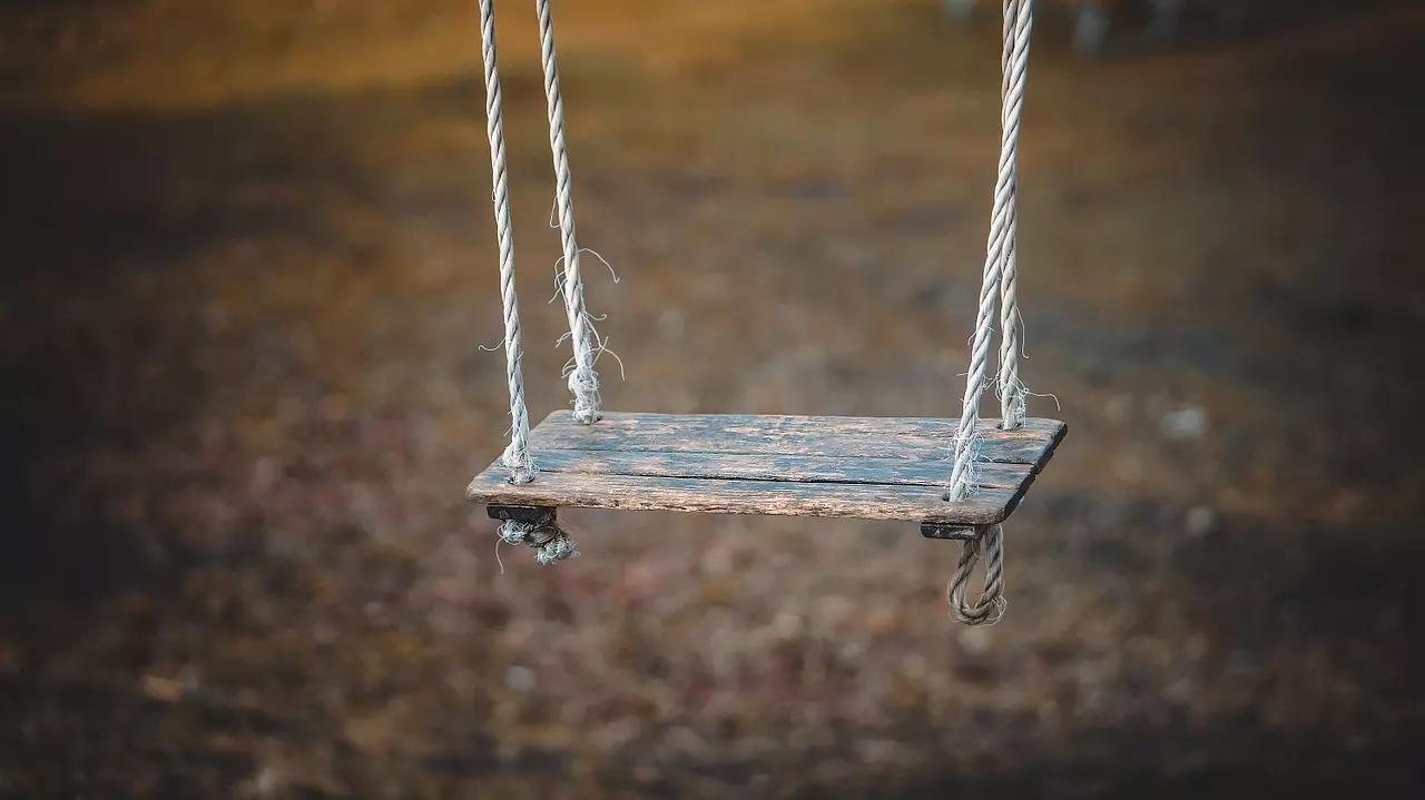 swing, play, childhood-1350654.jpg